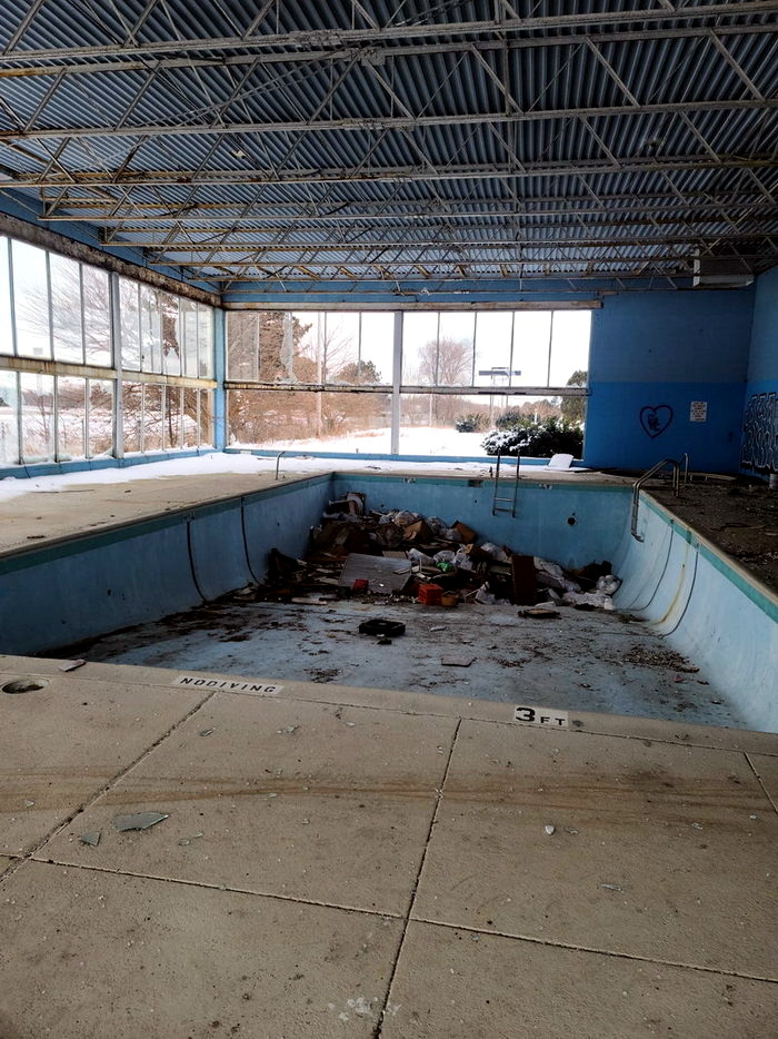 Howard Johnsons (Cosmo Extended Stay Motel) - From Tony J Mcdonald On Facebook (newer photo)